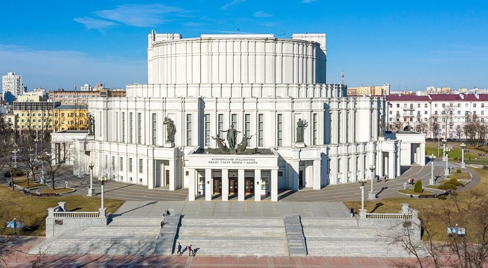 Будынак Нацыянальнага акадэмічнага Вялікага тэатра оперы і балета Рэспублікі Беларусь. Крыніца ілюстрацыі: https://planetabelarus.by/sights/natsionalnyy-akademicheskiy-bolshoy-teatr-opery-i-baleta/