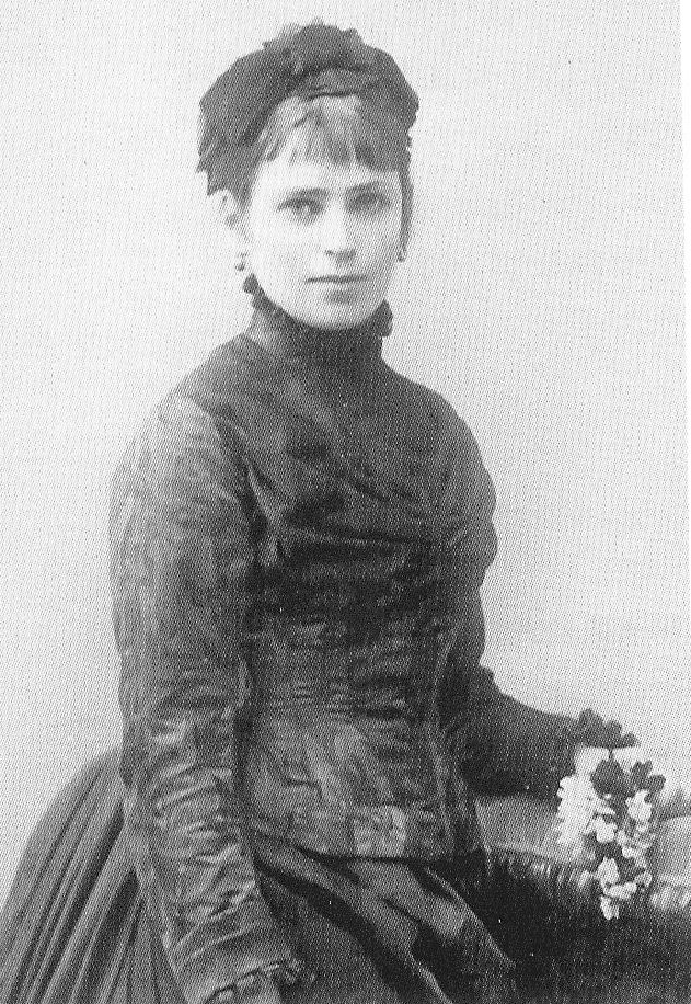 Маці В.К. Бялыніцкага-Бірулі Антаніна Раманаўна Бялыніцкая-Біруля (у дзявоцтве Чарноцкая, 1880). Крыніца ілюстрацыі: Вітольд Бялыніцкі-Біруля = Витольд Бялыницкий-Бируля = Vitold Byalynitsky-Birulya : [альбом / аўтар тэксту і складальнік У. І. Пракапцоў]. – Мінск, 2020. – С. 24.