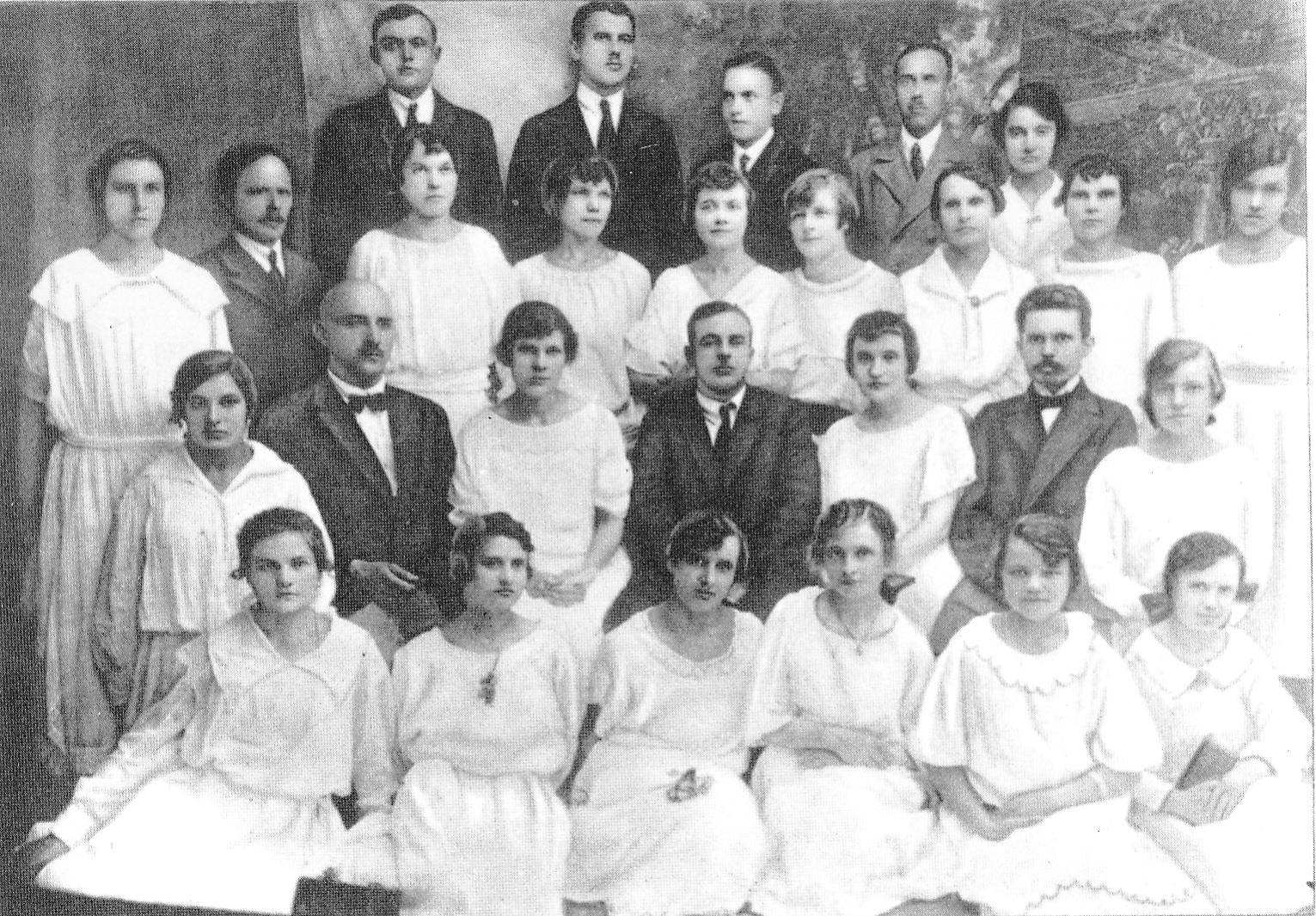 Пружанскі народны хор (1923). Крыніца ілюстрацыі: Рыгор Шырма / аўтар-складальнік В. Дз. Ліцвінка. – Мінск, 1990. – С. 23.