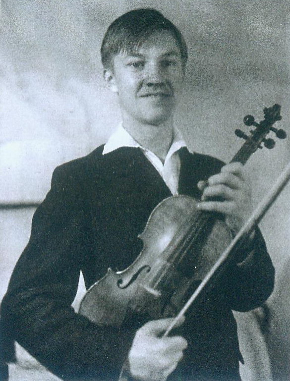 Г. Глущенко (1938). Источник иллюстрации: Георгий Семенович Глущенко : Статьи. Воспоминания. Документы : к 90-летию со дня рождения / Учреждение образования "Белорусская государственная академия музыки" ; [редактор-составитель К. И. Степанцевич]. – Минск, 2012. – С. 29.