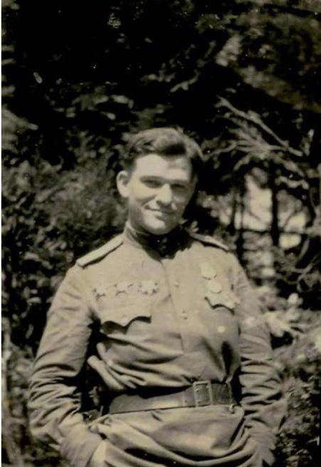 Н.Е. Савченко – военфельдшер 53-го разведывательного батальона (Венгрия, 1945). Источник иллюстрации: Академик Национальной академии наук Беларуси, доктор медицинских наук, профессор Николай Евсеевич Савченко : к 95-летию со дня рождения : биобиблиографический указатель / Министерство здравоохранения Республики Беларусь, Белорусский государственный медицинский университет, Библиотека ; составитель А. Г. Григорьева. – Минск : БГМУ, 2017. – 1 электронный оптический диск.