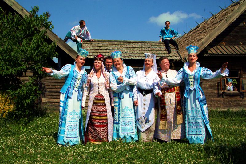 Нацыянальны акадэмічны народны хор Рэспублікі Беларусь імя Г.І. Цітовіча. Крыніца ілюстрацыі: http://www.belhor.by/images/dududki/resizedimages/IMG_9241.jpg