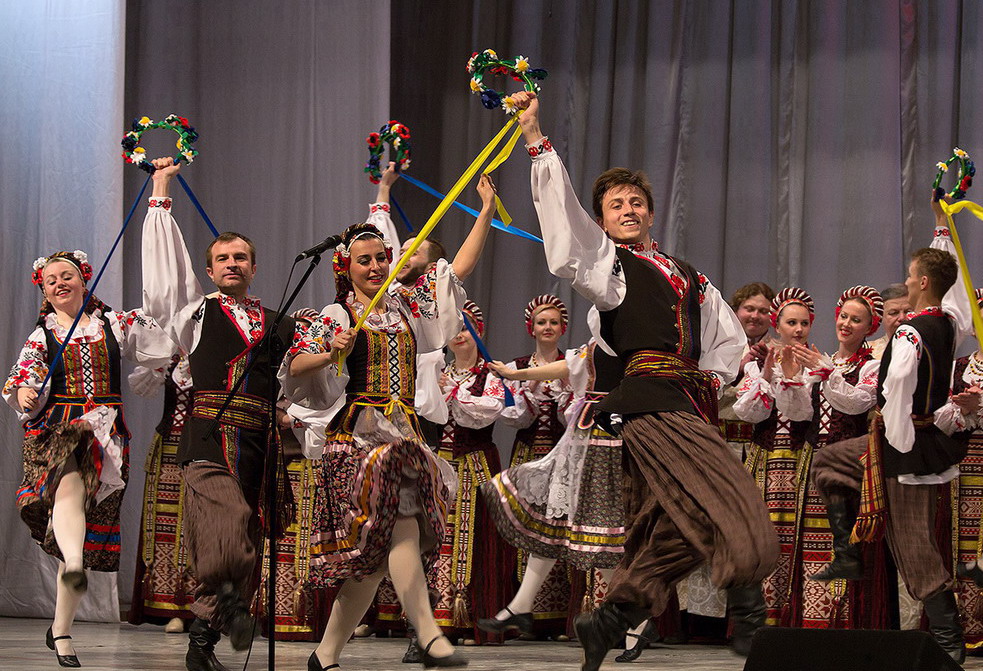 Нацыянальны акадэмічны народны хор Рэспублікі Беларусь імя Г.І. Цітовіча. Крыніца ілюстрацыі: Hor_bobruisk_821.JPG