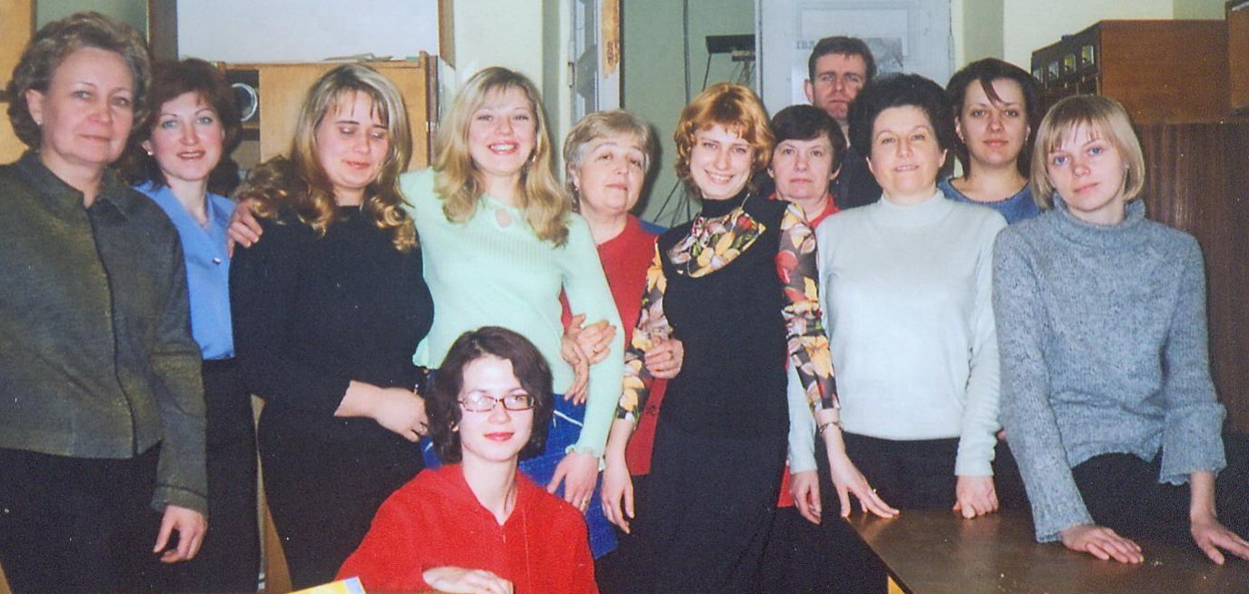 Супрацоўнікі НДА бібліяграфіі (красавік 2006). Крыніца ілюстрацыі: Асабісты архіў.