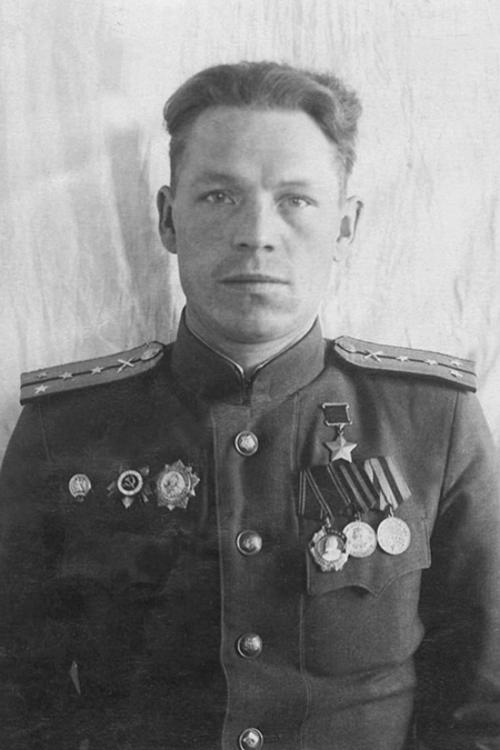 І.І. Кустаў (1945). Крыніца ілюстрацыі: https://www.sb.by/articles/75-mgnoveniy-sudbonosnoy-vesny.html