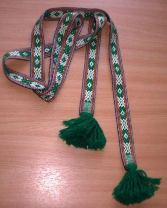 Саматканы шматколерны пояс з кутасамі (1989). Крыніца ілюстрацыі: http://dkmf.by/catalog/pojas-248