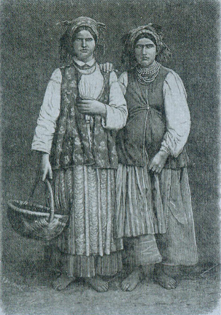 Сялянкі з Магілёўскай губерні Рагачоўскага павета (1881). Крыніца ілюстрацыі: Асобы і вобразы : беларуская графіка XIX стагоддзя / У. І. Рынкевіч. – Мінск, 2019. – С. 134.