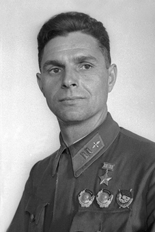 Д.Д. Валенцік (пачатак 1940-х). Крыніца ілюстрацыі: https://warheroes.ru/hero/hero.asp?Hero_id=5584