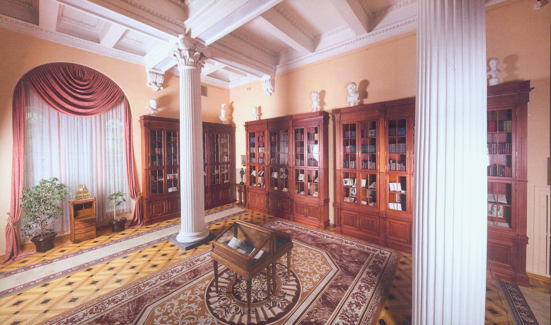Экспозиция "Владельцы Гомельского имения Румянцевы и Паскевичи". Библиотека (2019). Источник иллюстрации: Гомельский дворцово-парковый ансамбль = Гомельскі палацава-паркавы ансамбль = Gomel palace and park ensemble : [к 100-летию музея / В. А. Литвинов и др. ; руководитель проекта О. В. Торопова ; редколлегия: Е. А. Аленченко и др. ; фото: О. В. Белоусов и др.]. – Гомель, 2019. – С. 161.