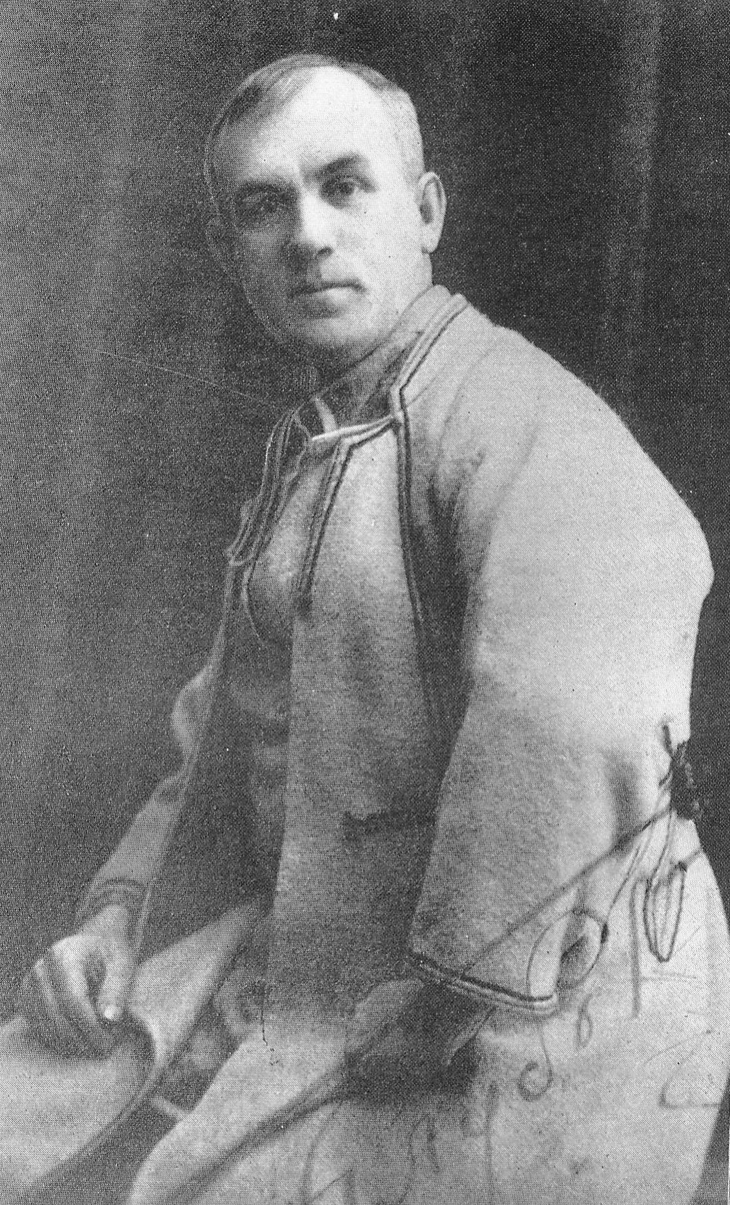 У. Галубок (1920-я гг.). Крыніца ілюстрацыі: Творы : драматургія, паэзія, проза, публіцыстыка : [да 100-годдзя з дня нараджэння пісьменніка] / Уладзіслаў Галубок ; [укладанне, падрыхтоўка тэкстаў, уступны артыкул, каментарыі С. С. Лашука ; рэдкалегія: Б. Ул. Галубок і інш.]. – Мінск, 1983. – С. 15 уклейкі паміж с. 288–289.