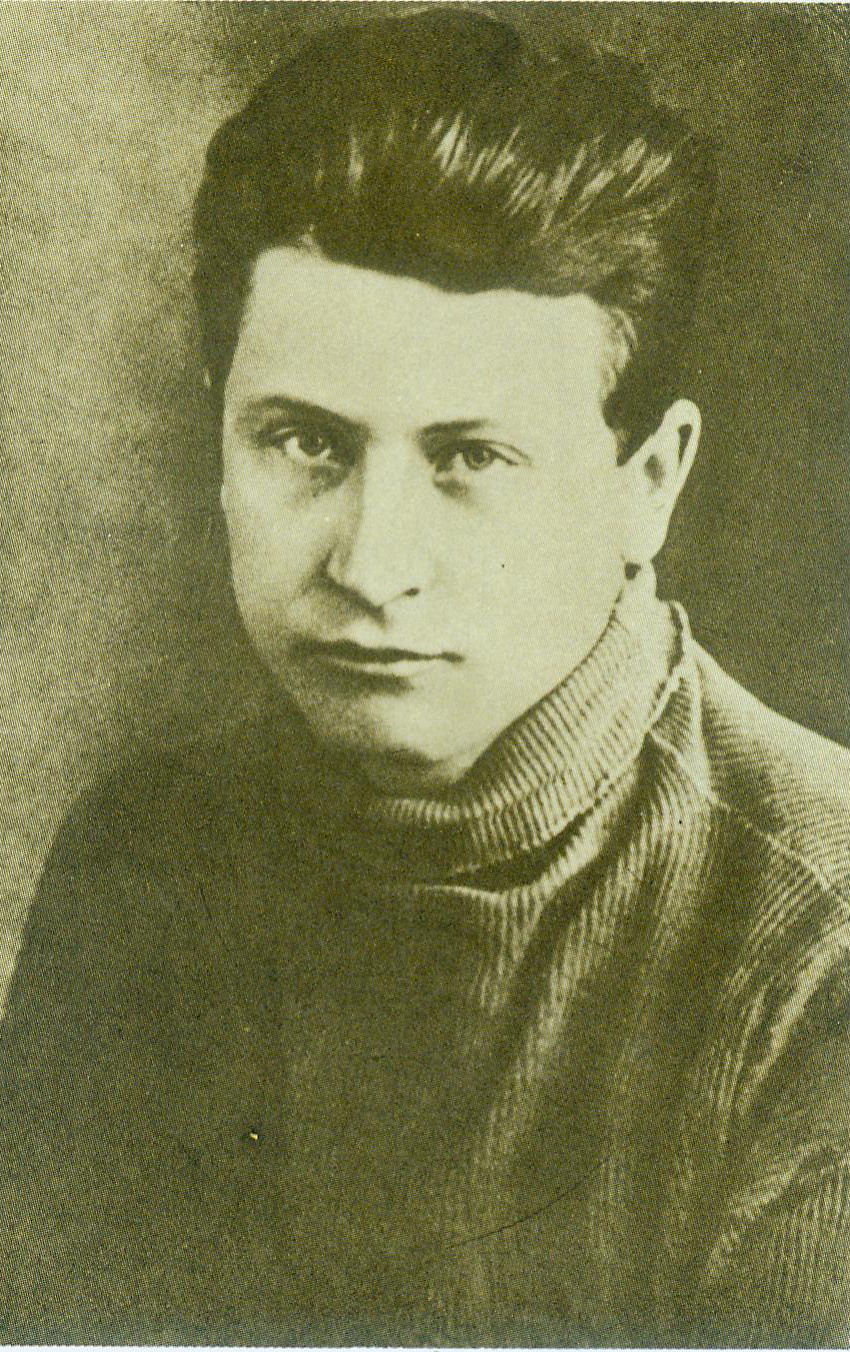 Язэп Пушча (1931). Крыніца ілюстрацыі: Збор твораў : у 2 т. / Язэп Пушча ; рэдкалегія: С. А. Андраюк [і інш.]. – Мінск, 1993–1994. – Т. 2 : Вершы. Паэмы. Пераклады. Крытычныя артыкулы, 1930–1963 / рэдактар тома Р. І. Барадулін ; уступны артыкул, укладанне, падрыхтоўка тэкстаў і каментарыі Л. М. Мазанік. – С. 5 уклейкі паміж с. 224–225.