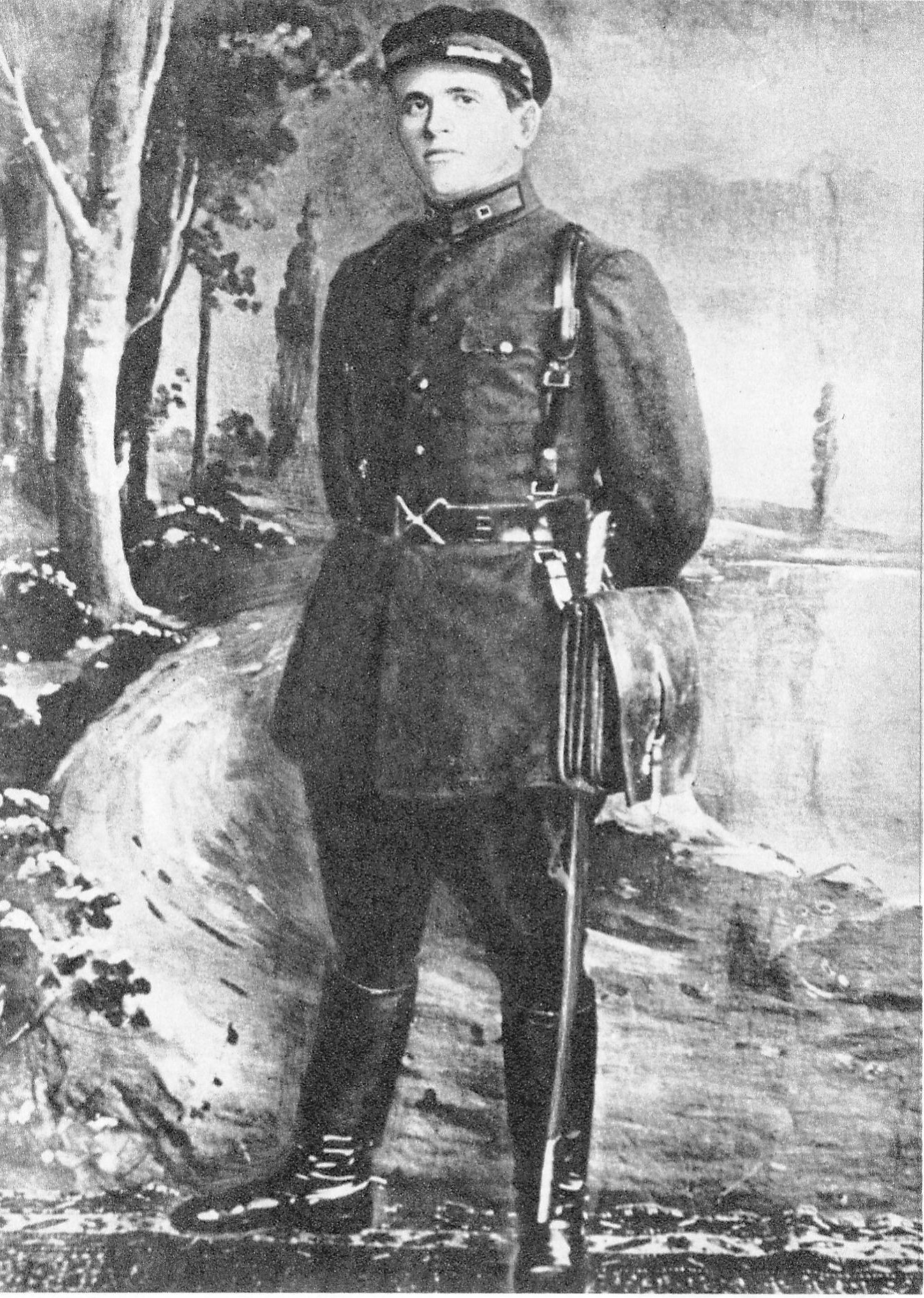 Л.М. Доватор после окончания кавалерийского училища (1929). Источник иллюстрации: Лев Михайлович Доватор [Изоматериал] : [фотоальбом / фотографии М. И. Савина ; автор текста Г. В. Шилович]. – Минск, 1979. – [С. 17].