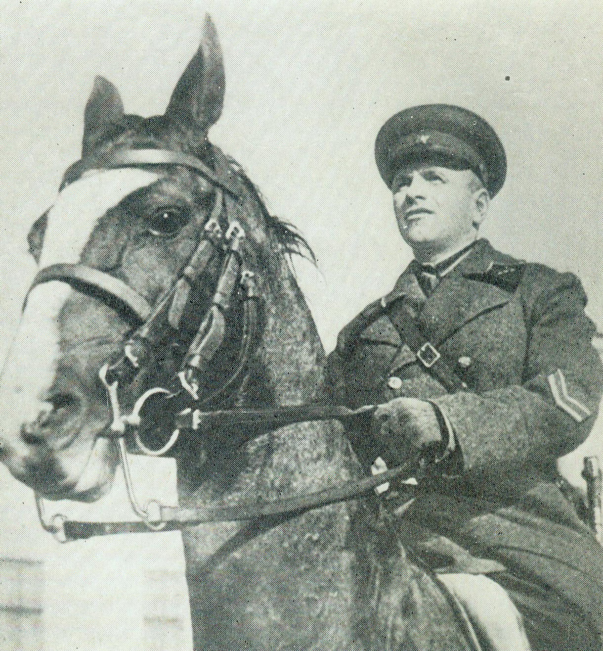 Л.М. Доватор. Источник иллюстрации: Лев Михайлович Доватор [Изоматериал] : [фотоальбом / фотографии М. И. Савина ; автор текста Г. В. Шилович]. – Минск, 1979. – 1-я с. обложки.