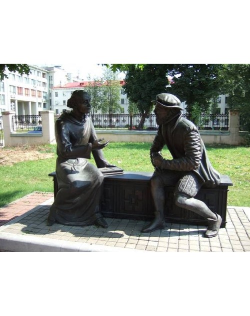 Помнік Сымону Буднаму і Васілю Цяпінскаму ў Мінску, ва ўніверсітэцкім дворыку БДУ. Крыніца ілюстрацыі: Асветнікі Беларусі : Сымон Будны, Васіль Цяпінскі, Іпацій Пацей : [для сярэдняга і старэйшага школьнага ўзросту] / Эдуард Дубянецкі. – Мінск, 2016. – С. 25.