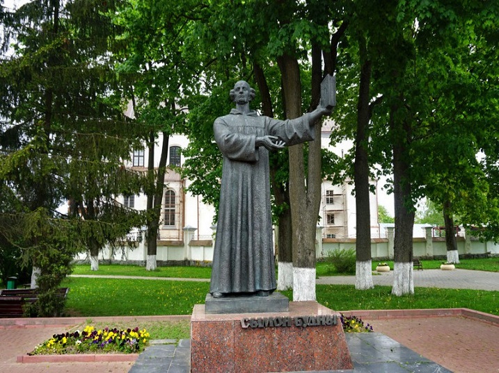 Помнік Сымону Буднаму ў Нясвіжы. Крыніца ілюстрацыі: https://www.minsk-region.gov.by/be/turizm-i-otdykh6598/dostoprimechatelnosti4386/natsionalnyj-istoriko-kulturnyj-muzej-zapovednik-nesvizh-be/