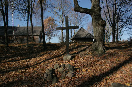 Крынічка ў Акопах. Крыніца ілюстрацыі: http://kupala-museum.by/muzey/filiyalyi/akopyi/