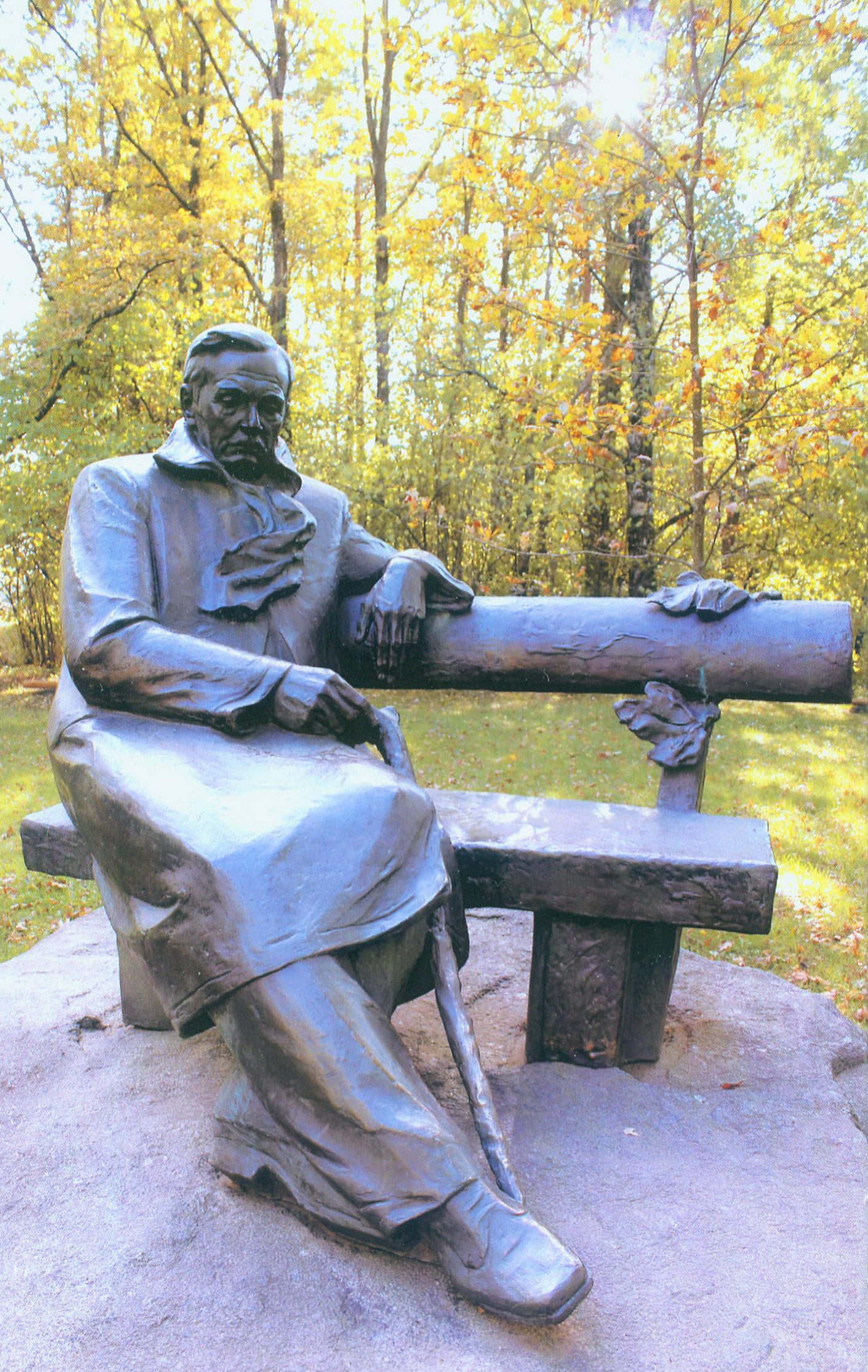 Скульптурная кампазіцыя "Восень паэта" (1982). Крыніца ілюстрацыі: Купалаўскі мемарыяльны запаведнік "Ляўкі" = The Kupala memorial reserve "Liaŭki" / [складальнік Г. Варонава]. – Мінск, 2015. – С. 16.