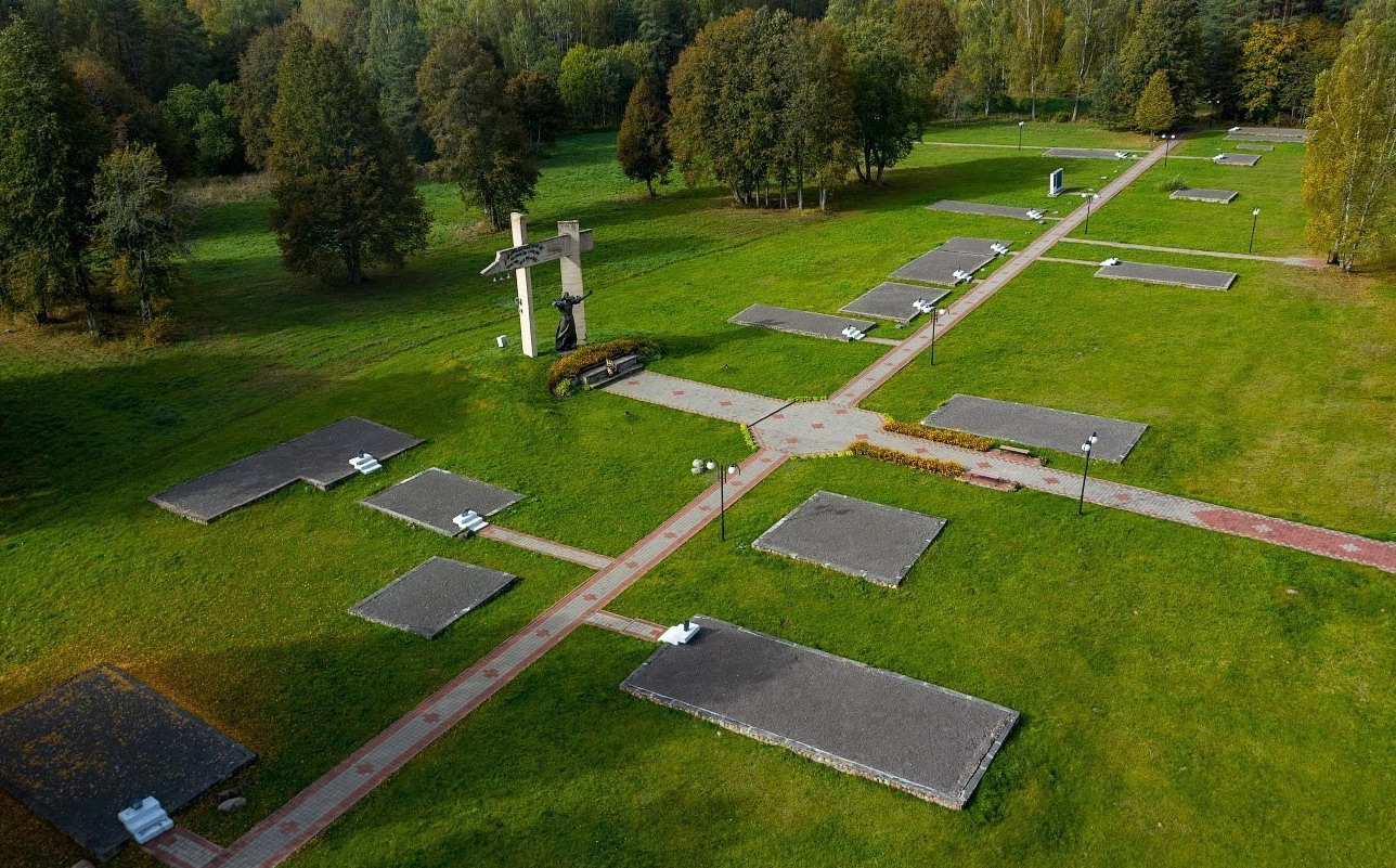 Мемарыяльны комплекс "Шунеўка" (1979). Крыніца ілюстрацыі: https://planetabelarus.by/sights/memorialnyy-kompleks-shunevka/