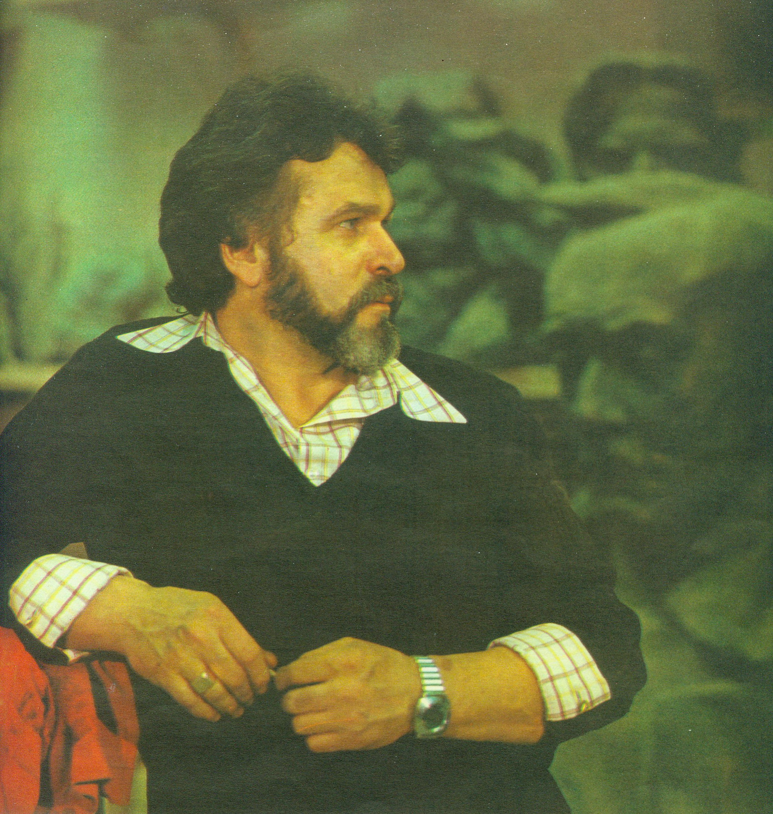 А. Анікейчык у майстэрні (1982). Крыніца ілюстрацыі: Беларусь. – 1982. – № 7. – С. 27.