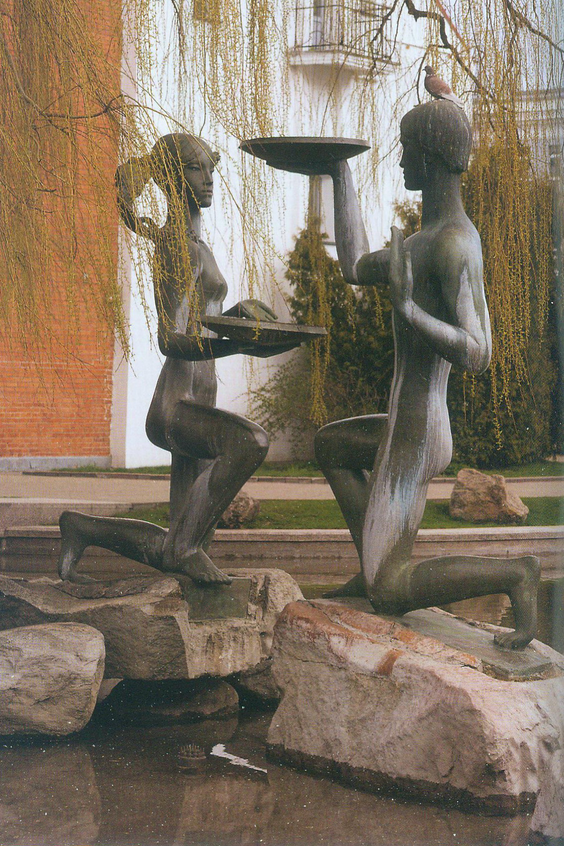 Фантан "Юнацтва" ў скверы імя Э. Вайніловіча (1977). Крыніца ілюстрацыі: Мастацтва. – 2022. – № 5. – С. 4.