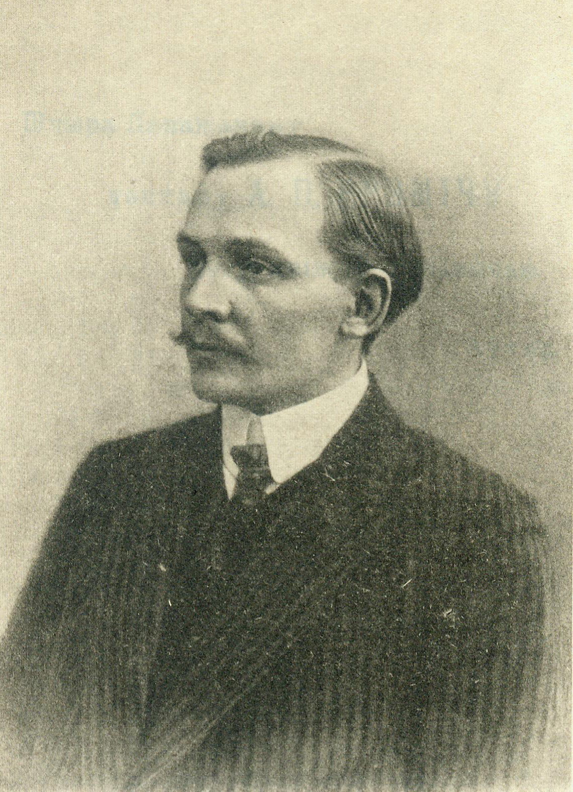 Я. Купала (1913). Крыніца ілюстрацыі: Шляхам жыцця / Янка Купала. – Факсімільнае выд. – Мінск : Мастацкая літаратура, 2012. – Франтыспіс.