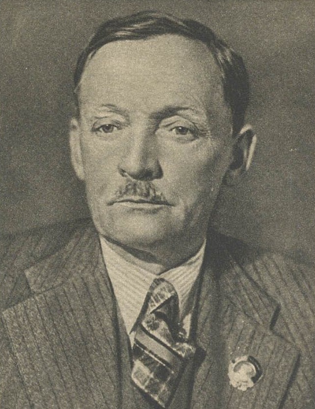 Я. Купала (конец 1930-х – начало 1940-х гг.). Источник иллюстрации: Стихотворения и поэмы : [перевод с белорусского] / Янка Купала ; [редакция и вступительная статья Е. Мозолькова ; гравюры А. Журова]. – Москва ; Ленинград : Государственное издательство детской литературы Министерства просвещения РСФСР, 1950. – Фронтиспис.