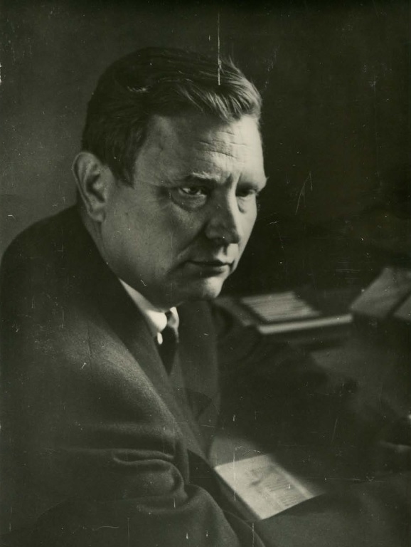 Максім Танк. Крыніца ілюстрацыі: Максім Танк : [фатаграфія] / [фота А. С. Дзітлава]. – [Б.м. : б.в., 1962]. – 1 л.