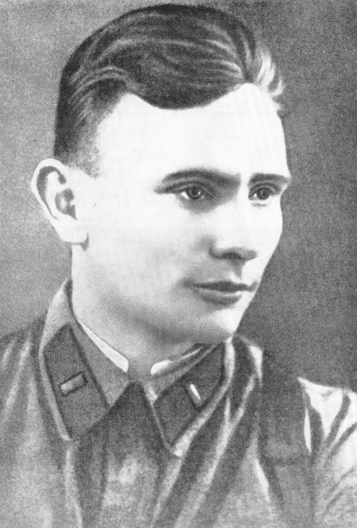 Максім Танк (1942). Крыніца ілюстрацыі: Максім Танк = Максим Танк : [фотаальбом / фота У. А. Крука і інш. ; аўт. тэксту В. П. Рагойша]. – Мінск, 1985. – С. 24.