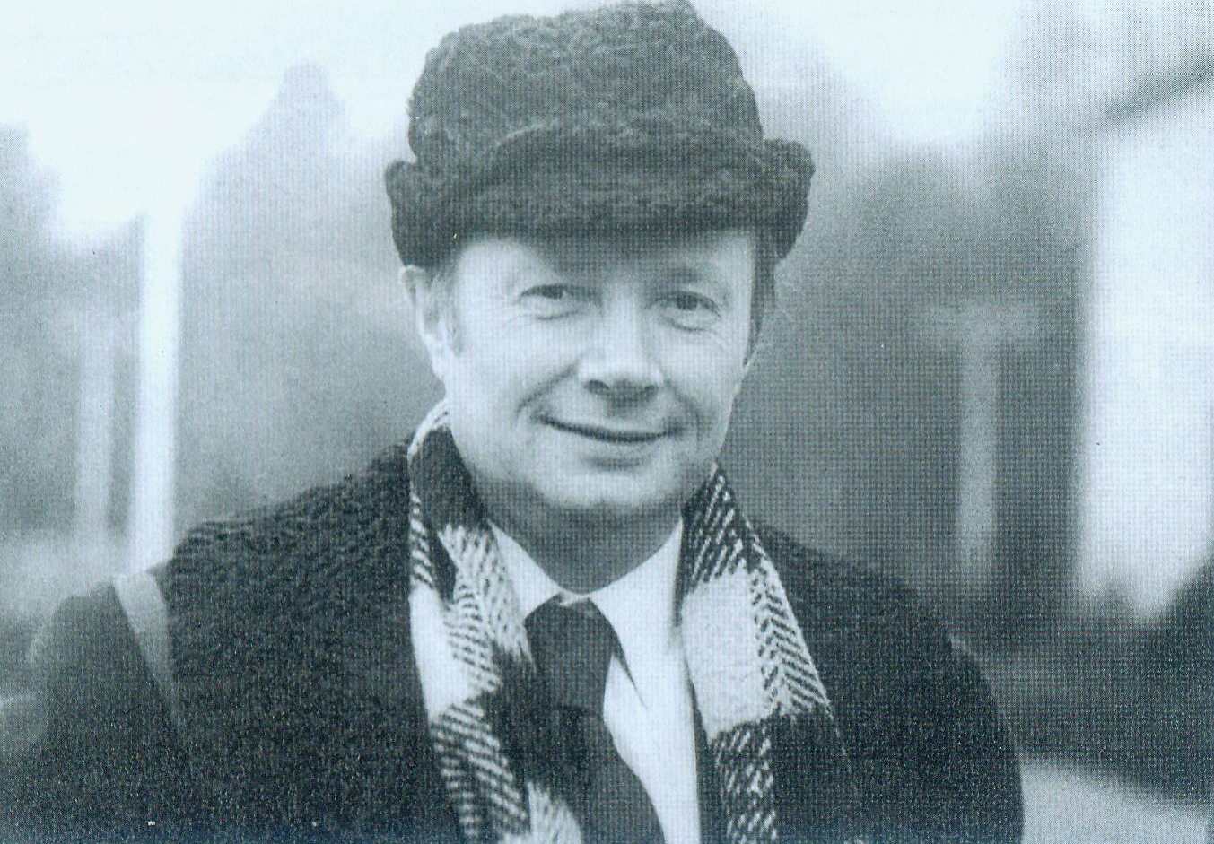 Уладзімір Калеснік (1975). Крыніца ілюстрацыі: Доўг памяці : успаміны / Уладзімір Калеснік. – Брэст, 2005. – С. 4 уклейкі паміж с. 528–529.