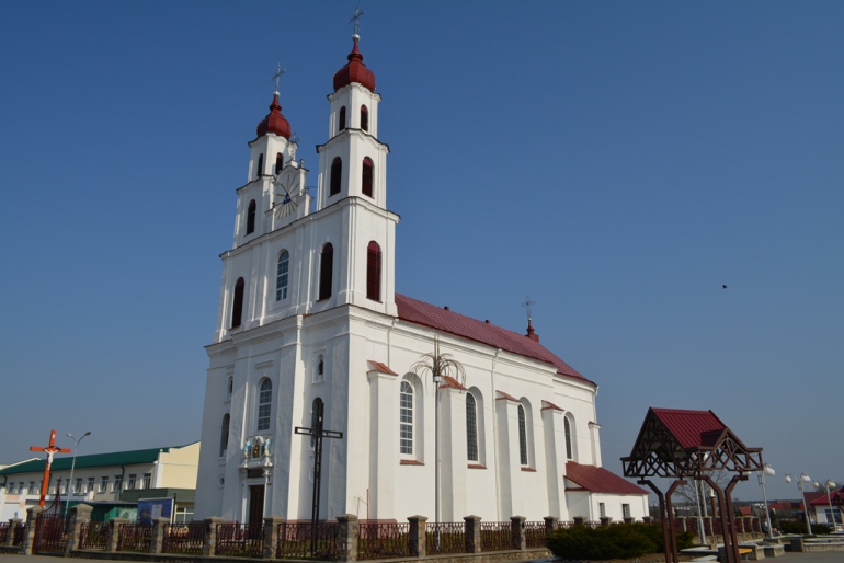Дзятлаўскі касцёл Унебаўзяцця Найсвяцейшай Дзевы Марыі. Крыніца ілюстрацыі: https://sdb.by/saleziyane-belarusi/smargon/parafiya-uneba-zyatstsya-najsvyatsejshaj-panny-maryi-g-dzyatlava 