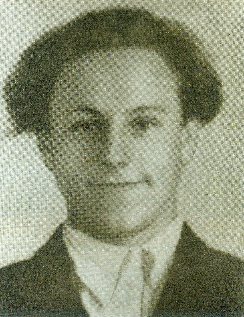 Іван Пташнікаў пасля заканчэння Плешчаніцкай беларускай сярэдняй школы (1951). Крыніца ілюстрацыі: Збор твораў : у 4 т. / Іван Пташнікаў ; [прадмова С. Андраюка]. – Мінск, 1990. – Т. 1 : Раман. Апавяданні. – Уклейка паміж с. 256–257.