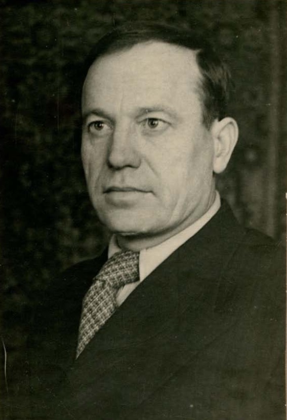 Пятрусь Броўка. Крыніца ілюстрацыі: Лаўрэат Сталінскай прэмii Пятрусь Броўка : [фот.]. ― Б.м. : Б.в., Б.г. – 1 л.