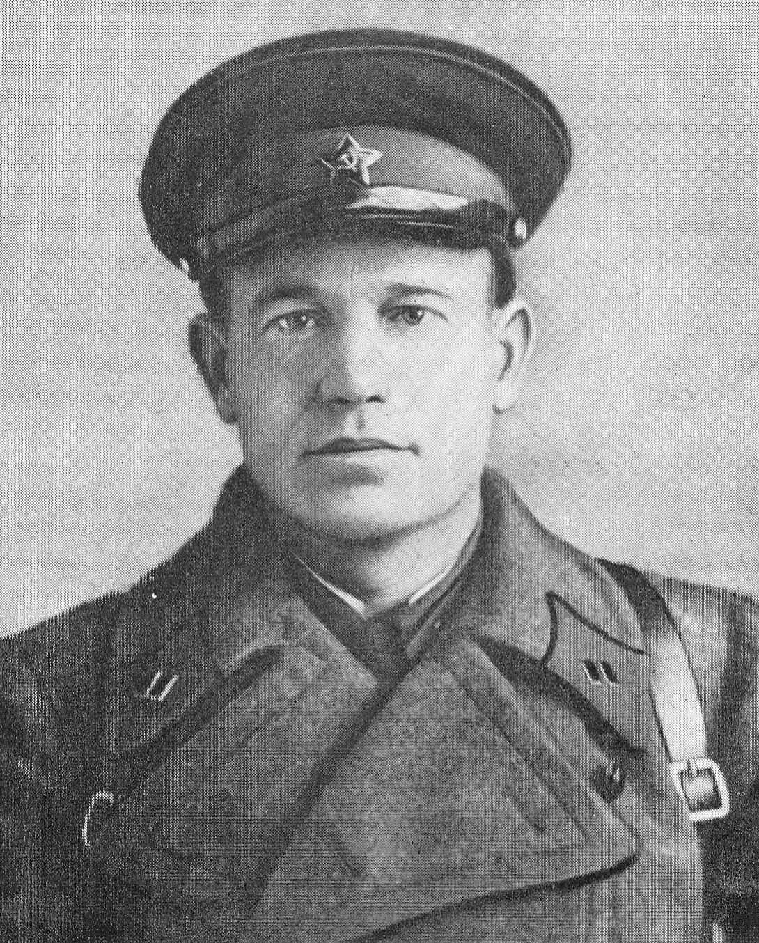 Пётр Усцінавіч Броўка ў гады Вялікай Айчыннай вайны. Крыніца ілюстрацыі: Успаміны пра Петруся Броўку / [складанне і заўвагі Р. Шкрабы]. – Мінск, 1986. – Уклейка паміж с. 160–161.