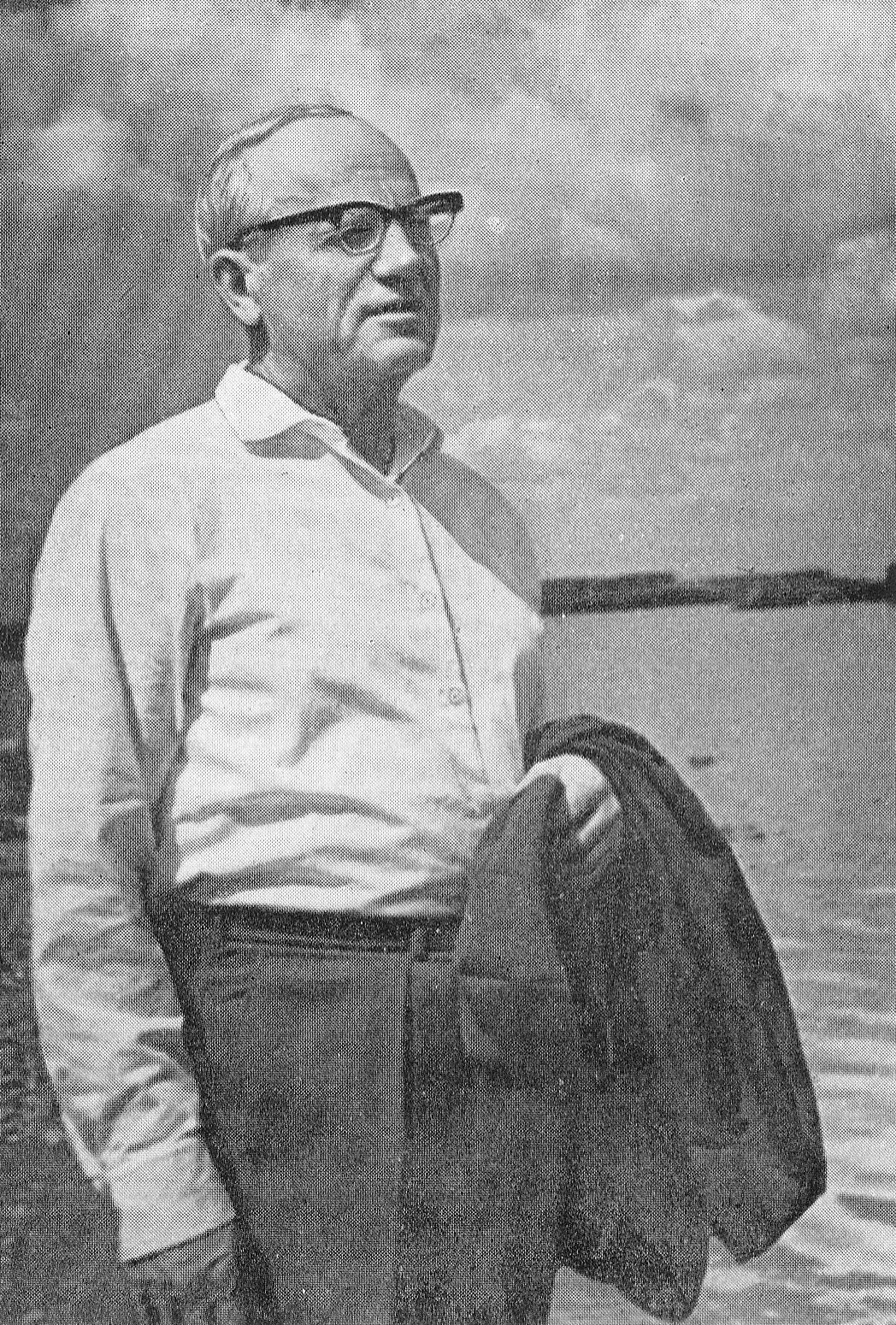 Пятрусь Броўка ў родных мясцінах (1975). Крыніца ілюстрацыі: Успаміны пра Петруся Броўку / [складанне і заўвагі Р. Шкрабы]. – Мінск, 1986. – Уклейка паміж с. 192–193.