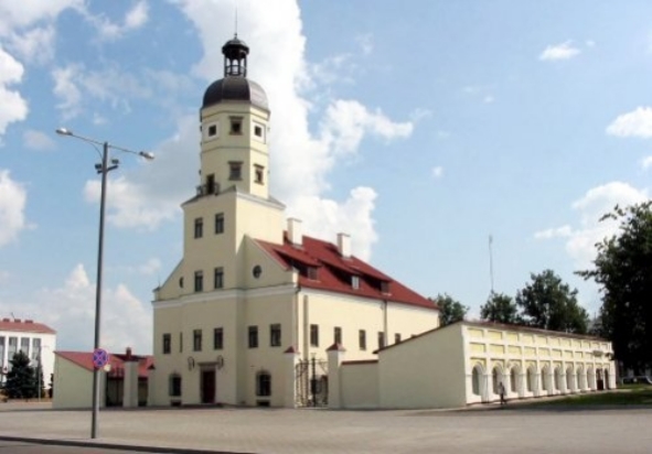 Гарадская ратуша (г. Нясвіж; архіт. Дж. М. Бернардоні). Крыніца ілюстрацыі: http://www.nesvizh-zapovednik.by