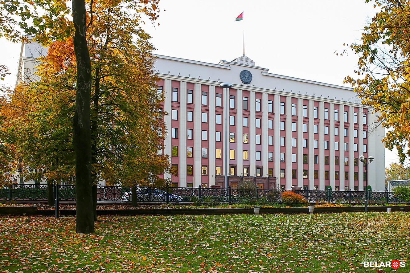 Здание Администрации Президента Республики Беларусь (ранее здание ЦК КПБ). Источник иллюстрации: https://planetabelarus.by/sights/zdanie-administratsii-prezidenta-respubliki-belarus/