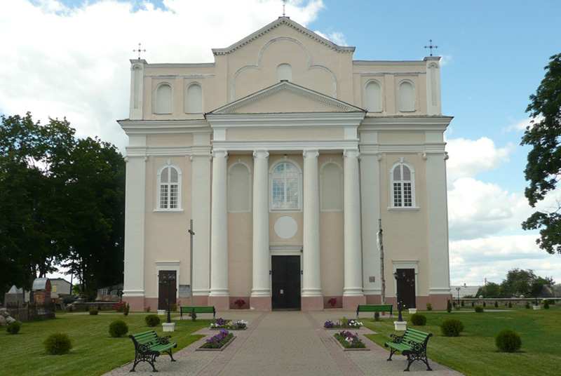 Астравецкі касцёл Святых Касмы і Даміана. Крыніца ілюстрацыі: https://catholic.by/3/kasciol/parishes/21-grodna/3564-astravets-parafiya-sv-kosmy-i-dam-yana