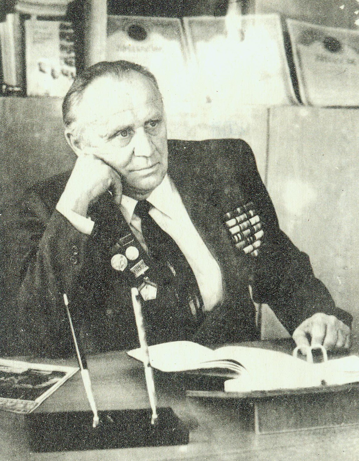 И.П. Антонов. Источник иллюстрации: Заболевания нервной системы : избранные труды и библиография : к 70-летию со дня рождения / И. П. Антонов ; Академия наук Беларуси, Научно-исследовательский институт неврологии, нейрохирургии и физиотерапии Минздрава Беларуси. – Минск, 1992. – Фронтиспис. 