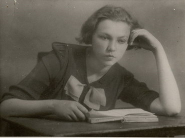 А.Ф. Колесава (канец 1930-х гг.). Крыніца ілюстрацыі: https://www.warmuseum.by/news/lyudi_i_sudby/k-100-letiyu-s-dnya-rozhdeniya-geroya-sovetskogo-soyuza-eleny-fyedorovny-kolesovoy/