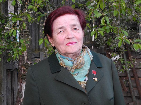 Лідзія Андрэеўна Навумава (2015). Крыніца ілюстрацыі: https://www.sb.by/articles/adzin-dzen-kvitnee-lyen.html