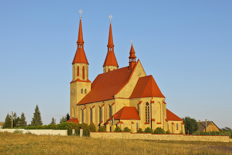 Зэльвенскі касцёл Найсвяцейшай Тройцы. Крыніца ілюстрацыі: https://catholic.by/3/kasciol/parishes/21-grodna/3589-zelva-parafiya-najsvyatsejshaj-trojtsy