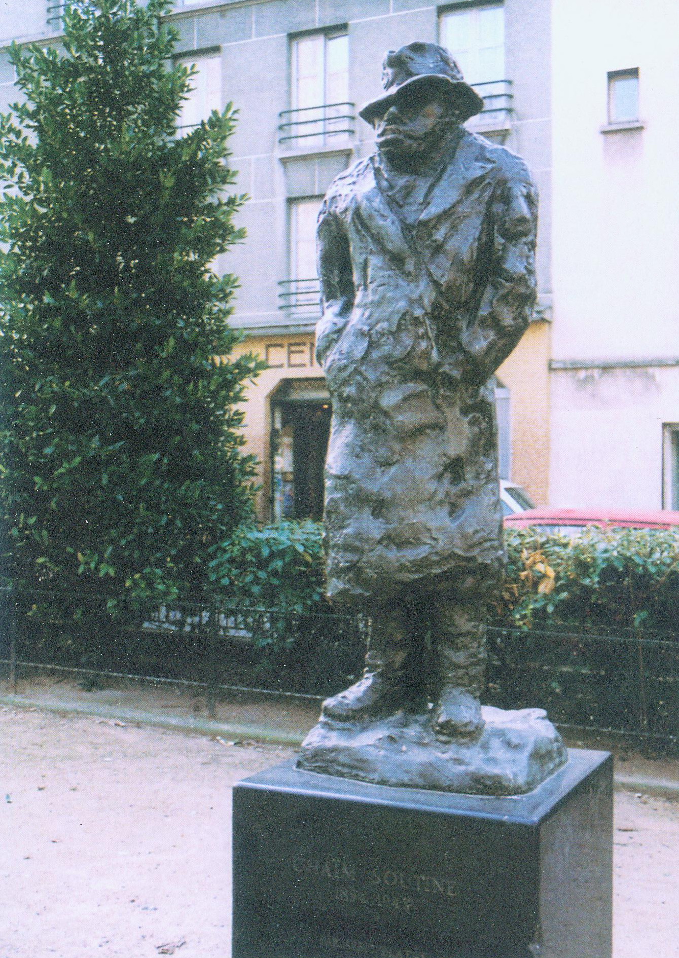 Памятник Хаиму Сутину в сквере Гастона Бати в Париже. Источник иллюстрации: Хаим Сутин : 1893–1943 / Михаил Герман. – Москва, 2019. – С. 6.