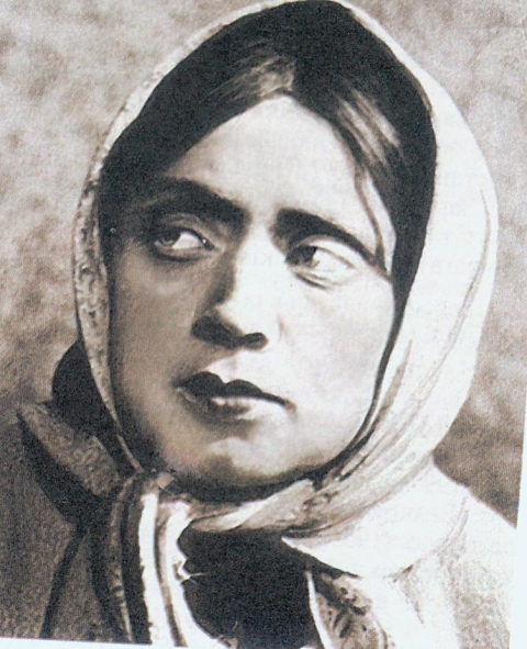 М. Кавязіна ў ролі Сялянкі. Крыніца ілюстрацыі: Тэатральная Беларусь : энцыклапедыя : [у 2 т.]. – Мінск, 2002. – Т. 1. – С. 467.