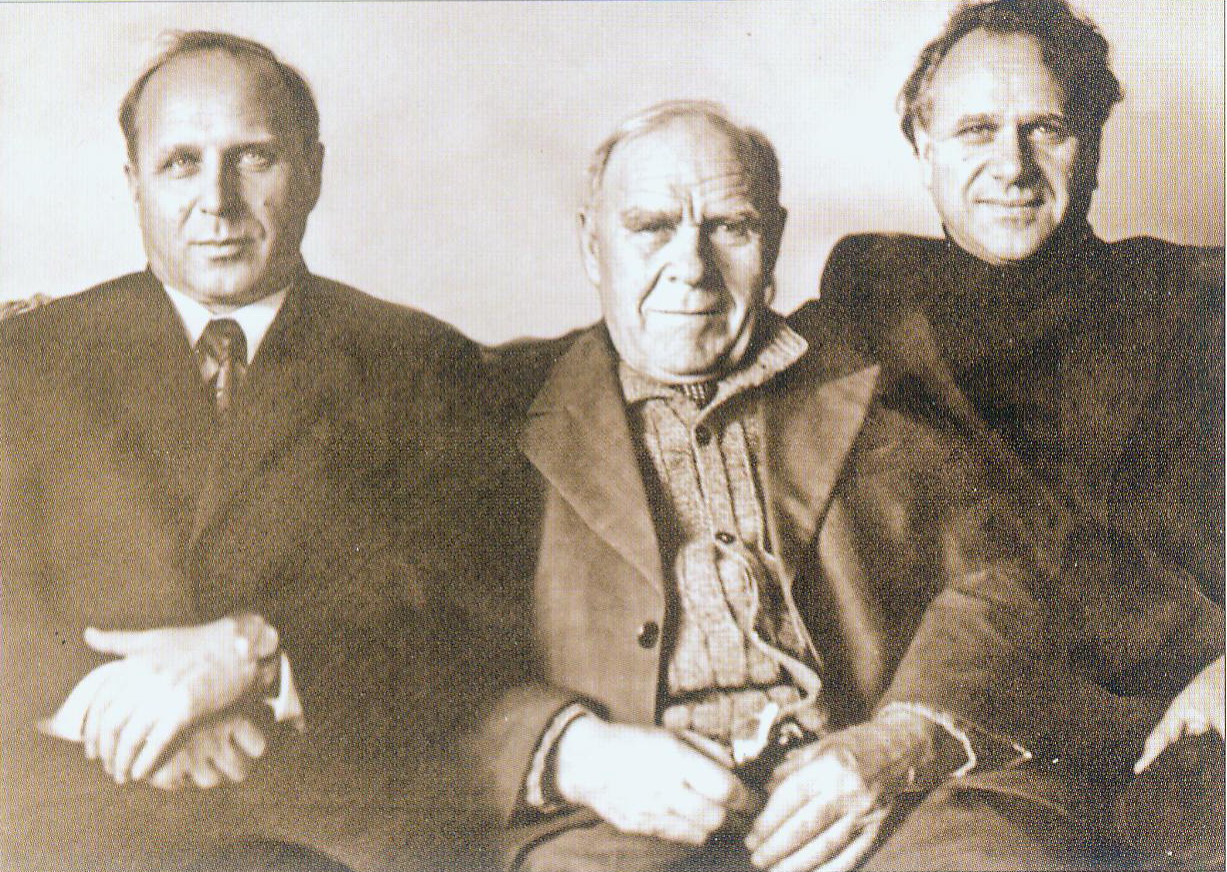 Гавриил Иванович Горецкий с сыновьями Радимом (слева) и Всеславом (1978). Источник иллюстрации: Опережая время : избранные труды В. Г. Горецкого, воспоминания о его жизни и творчестве / [редакторы-составители: С. В. Степанова, О. Ю. Шарапова]. – Москва, 2010. – С. 2 вклейки между с. 192–193. 