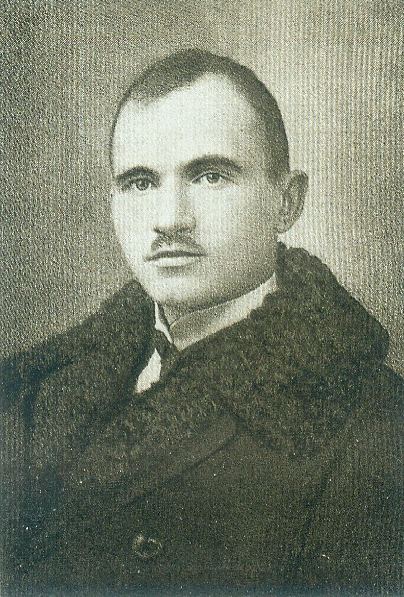 Максім Гарэцкі (1923). Крыніца ілюстрацыі: Збор твораў : у 4 т. / Максім Гарэцкі ; рэдкалегія: А. М. Адамовіч і інш. ; [прадмова А. Адамовіча] ; Акадэмія навук Беларускай ССР, Інстытут літаратуры імя Я. Купалы. – Мінск, 1985. – Т. 3 : На імперыялістычнай вайне : (запіскі салдата 2-й батарэi N-скай артылерыйскай брыгады Лявона Задумы) ; Віленскія камунары : раман-хронiка. – Уклейка паміж с. 64–65.