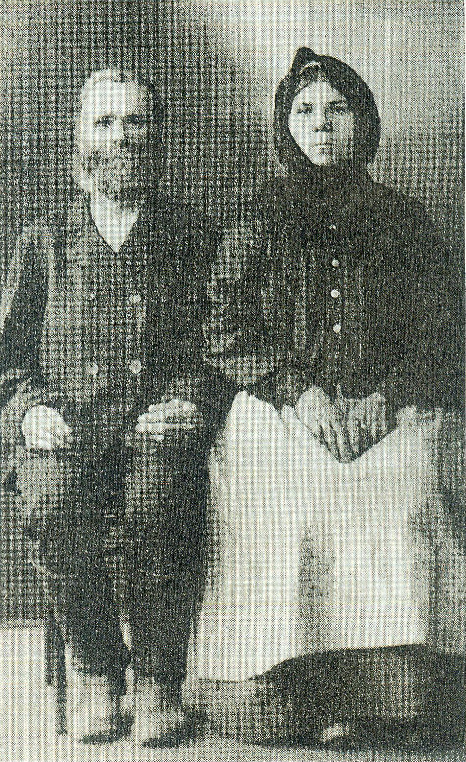 Іван Кузьміч і Ефрасіння Міхайлаўна Гарэцкія – бацькі Максіма і Гаўрылы Гарэцкіх. Крыніца ілюстрацыі: Збор твораў : у 4 т. / Максім Гарэцкі ; рэдкалегія: А. М. Адамовіч і інш. ; [прадмова А. Адамовіча] ; Акадэмія навук Беларускай ССР, Інстытут літаратуры імя Я. Купалы. – Мінск, 1984. – Т. 1 : Апавяданні, 1913–1930. – Уклейка паміж с. 128–129.