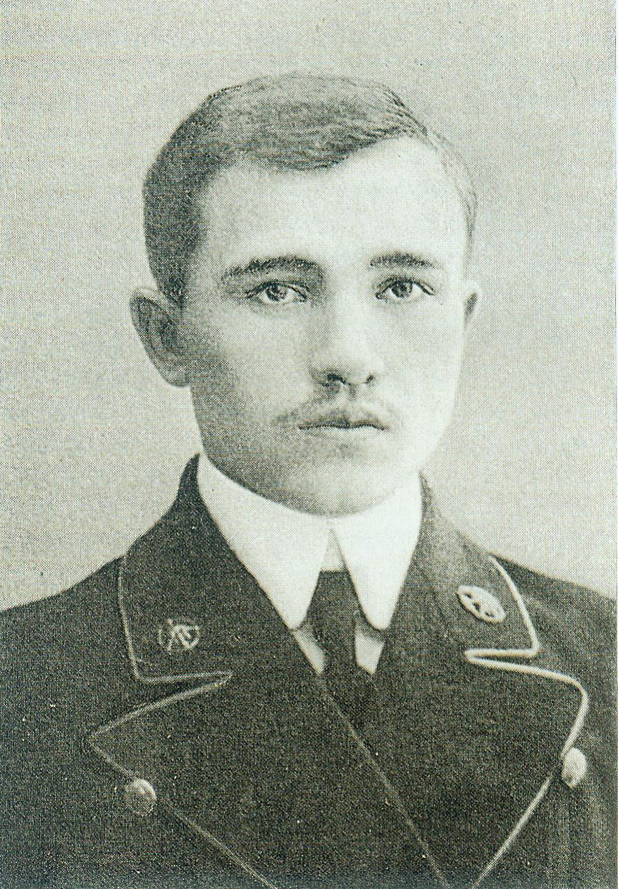 Максім Гарэцкі – вучань каморніцка-агранамічнага вучылішча ў Горках (1913). Крыніца ілюстрацыі: Збор твораў : у 4 т. / Максім Гарэцкі ; рэдкалегія: А. М. Адамовіч і інш. ; [прадмова А. Адамовіча] ; Акадэмія навук Беларускай ССР, Інстытут літаратуры імя Я. Купалы. – Мінск, 1984. – Т. 1 : Апавяданні, 1913–1930. – Уклейка паміж с. 160–161.