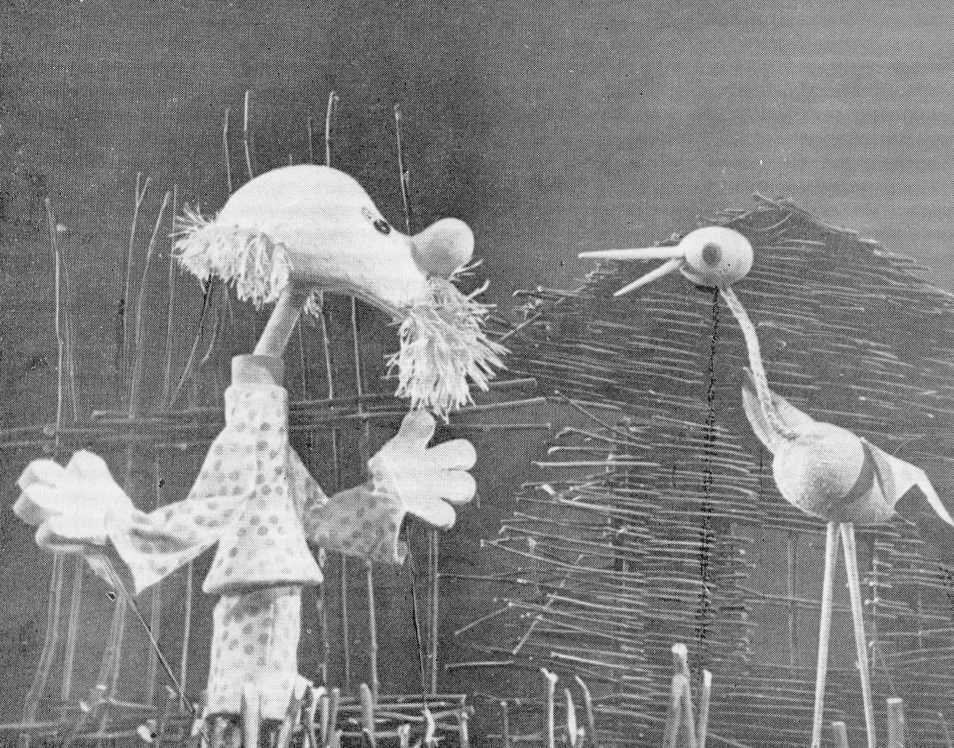 Сцена из спектакля "Дед и Журавль". Источник иллюстрации: Государственный театр кукол БССР / Министерство культуры БССР. – Минск, 1978. – С. 7.