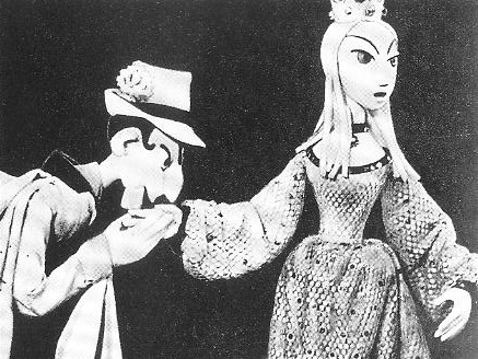 Сцэна са спектакля "Чортаў млын" ў пастаноўцы А. Ляляўскага. Крыніца ілюстрацыі: Тэатр лялек Савецкай Беларусі / М. А. Калядзінскі ; рэдактар А. В. Сабалеўскі ; Акадэмія навук Беларускай ССР, Інстытут мастацтвазнаўства, этнаграфіі і фальклору. – Мінск, 1976. – С. 18 уклейкі. 