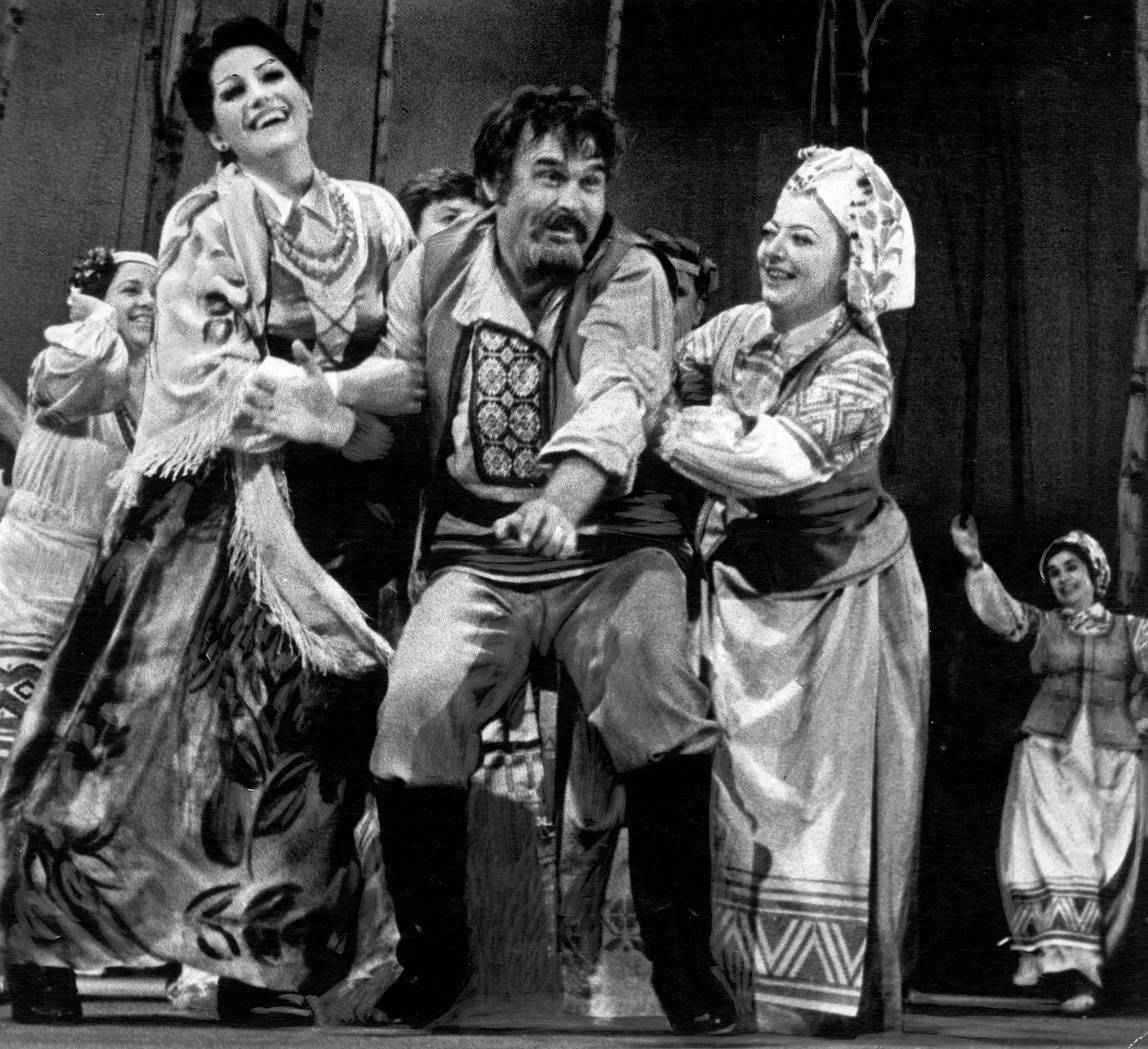 Уладзімір Генералаў у ролі Кандрата ў оперы "Новая зямля" Ю. Семянякі. Крыніца ілюстрацыі: http://martsinovich.of.by/archives/579 